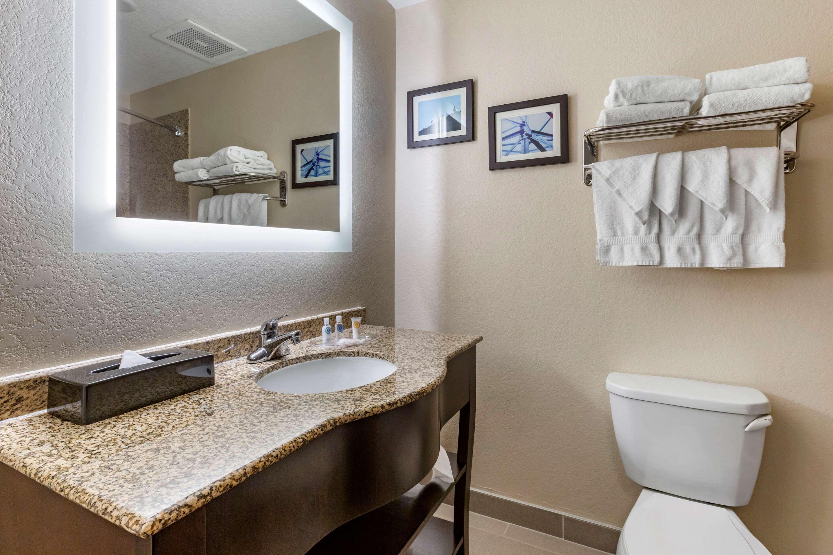 Comfort Suites Phoenix Airport Темпе Экстерьер фото