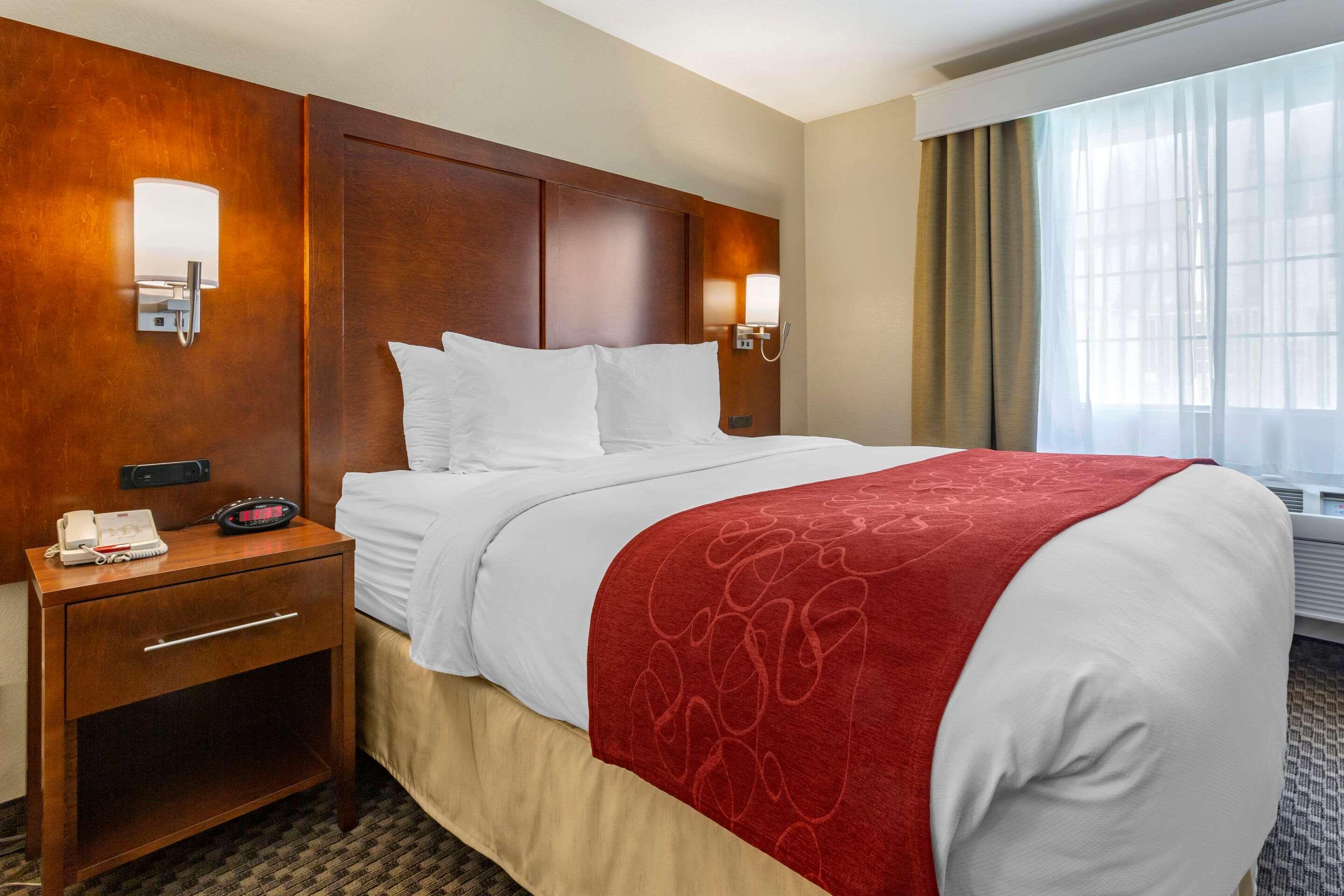 Comfort Suites Phoenix Airport Темпе Экстерьер фото