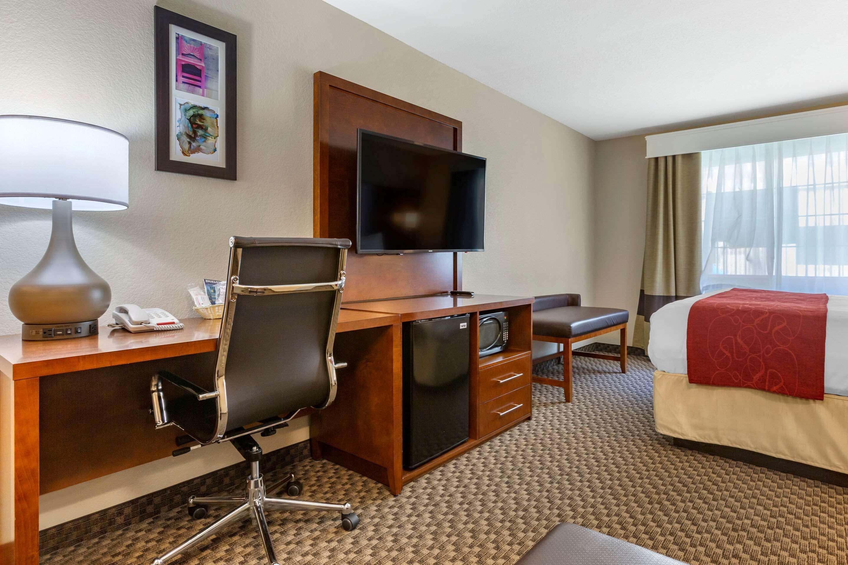 Comfort Suites Phoenix Airport Темпе Экстерьер фото