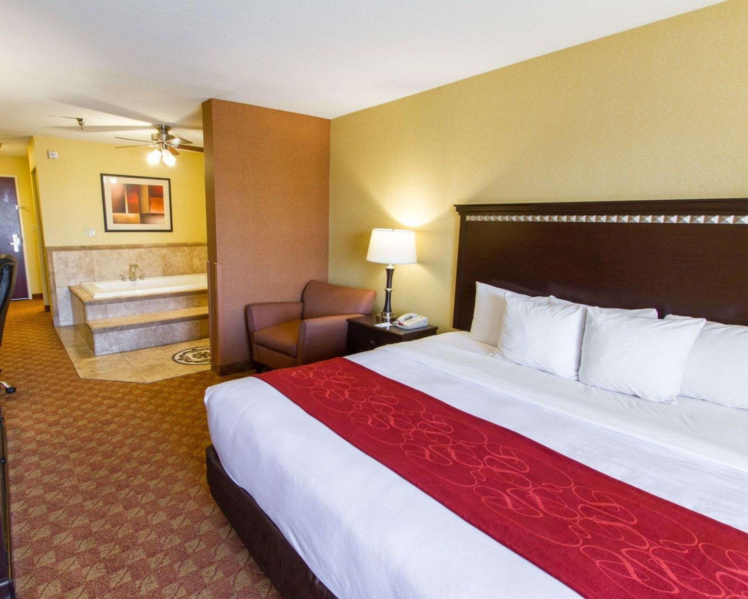 Comfort Suites Phoenix Airport Темпе Экстерьер фото