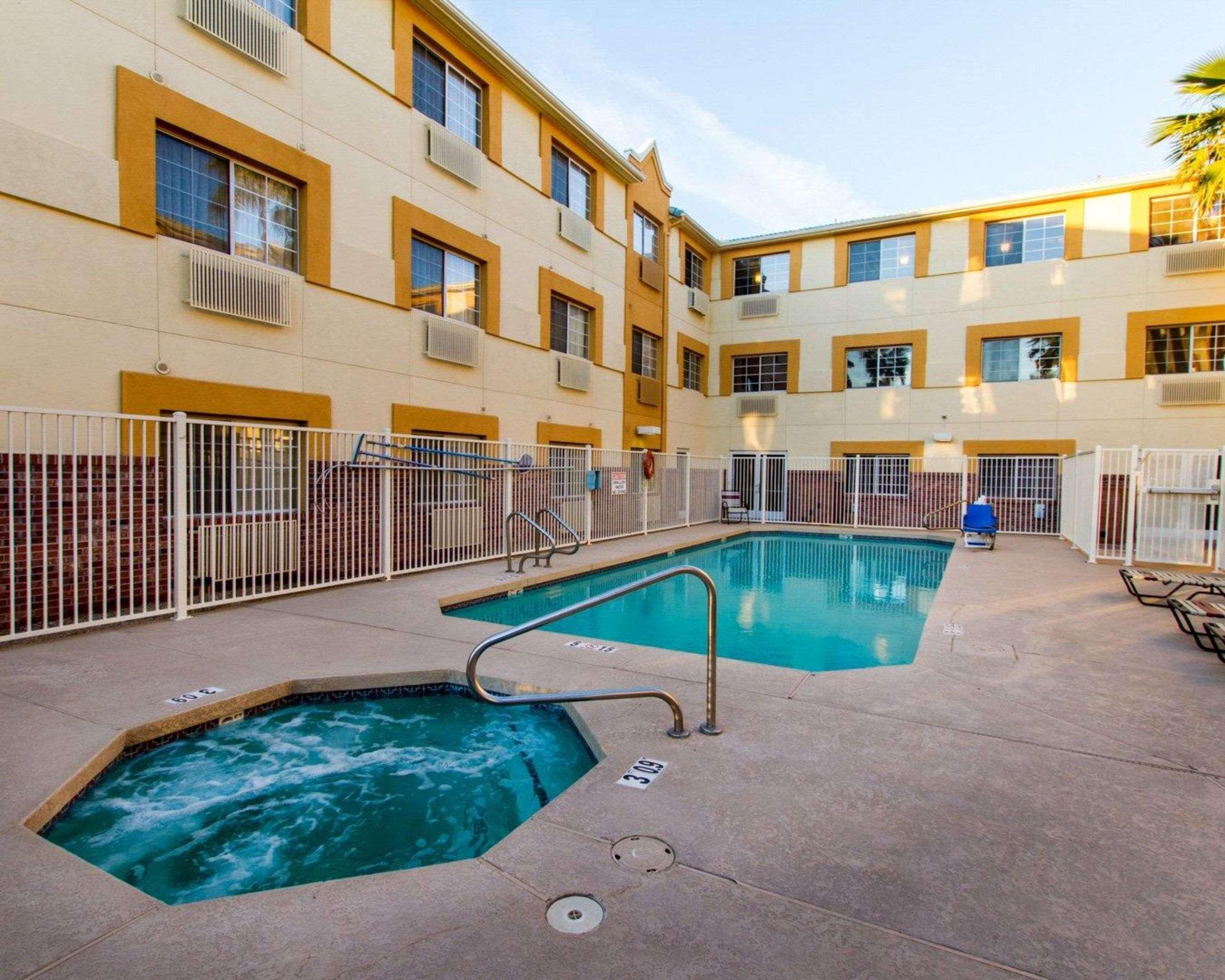 Comfort Suites Phoenix Airport Темпе Экстерьер фото